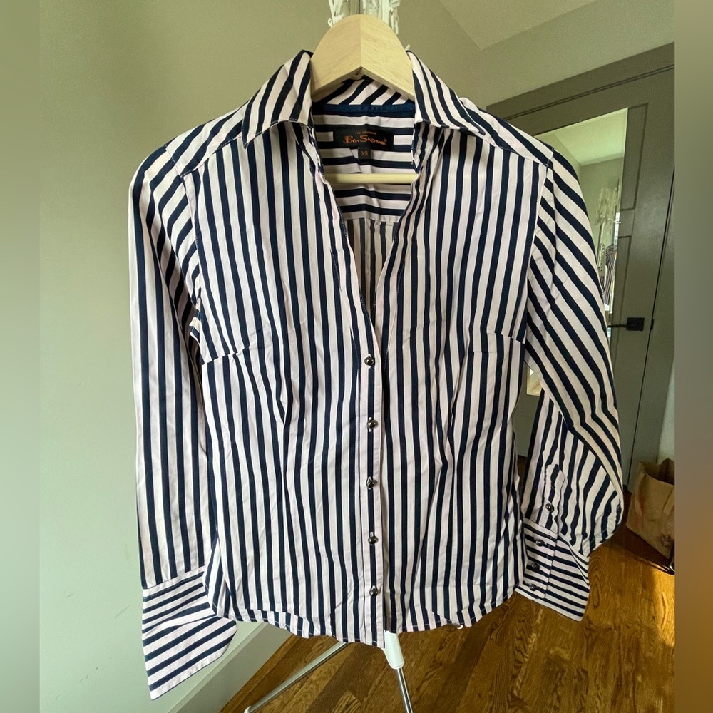 RARE Women’s Ben Sherman button down shirt XS - navy and light pink stripe